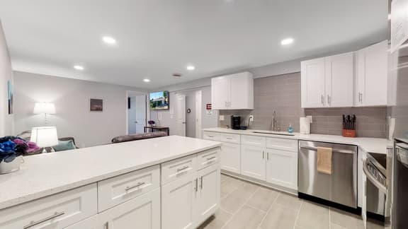 Spacious Lower Unit Updated Two King Beds in Denver - Image 1