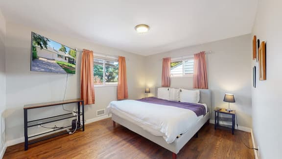 Comfortable Family Home in Beautiful Neighborhood - Image 1