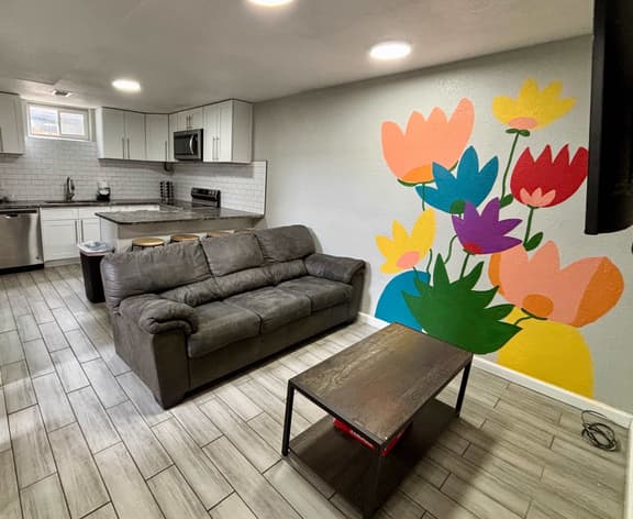 Cozy Lower Unit Retreat in Denver - Image 1