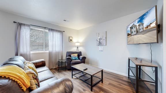 Spacious Two-Bed Updated Near DIA easy Denver Access - Image 1