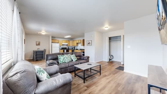 Great Two King Bed Rooms Near Airport Ideal Stay! - Image 1